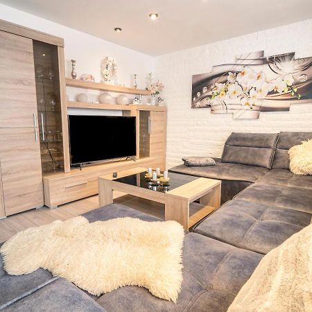 Truth Fuer 5 - King Size Betten, Kamin, Garten, Xxl Couch, Smart-Tv Dortmund Luaran gambar