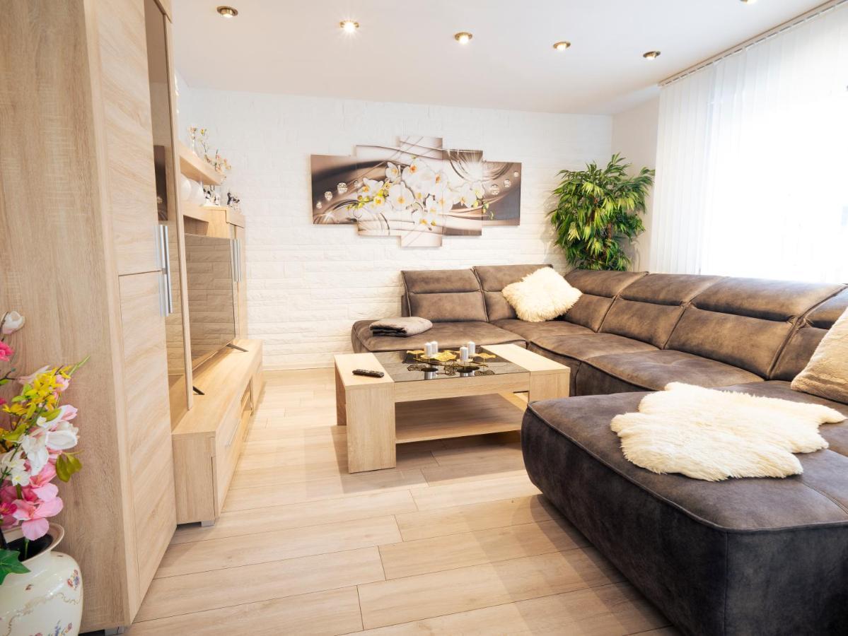 Truth Fuer 5 - King Size Betten, Kamin, Garten, Xxl Couch, Smart-Tv Dortmund Luaran gambar