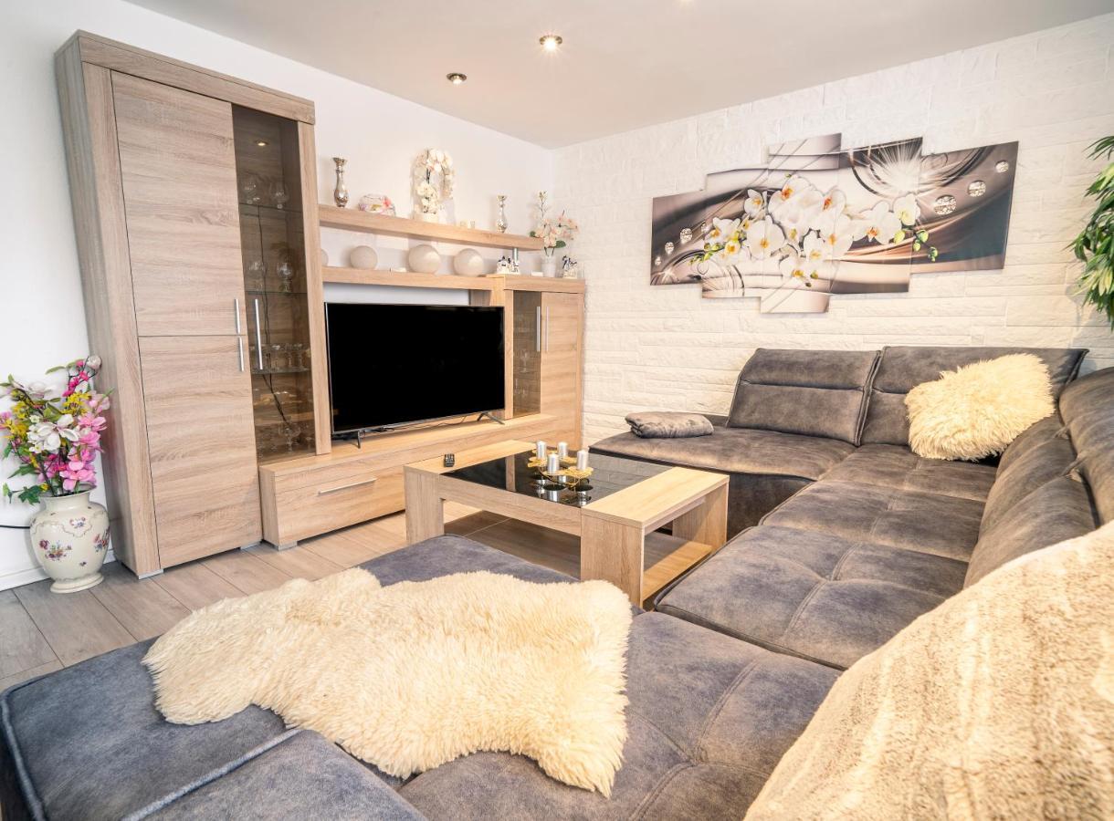 Truth Fuer 5 - King Size Betten, Kamin, Garten, Xxl Couch, Smart-Tv Dortmund Luaran gambar